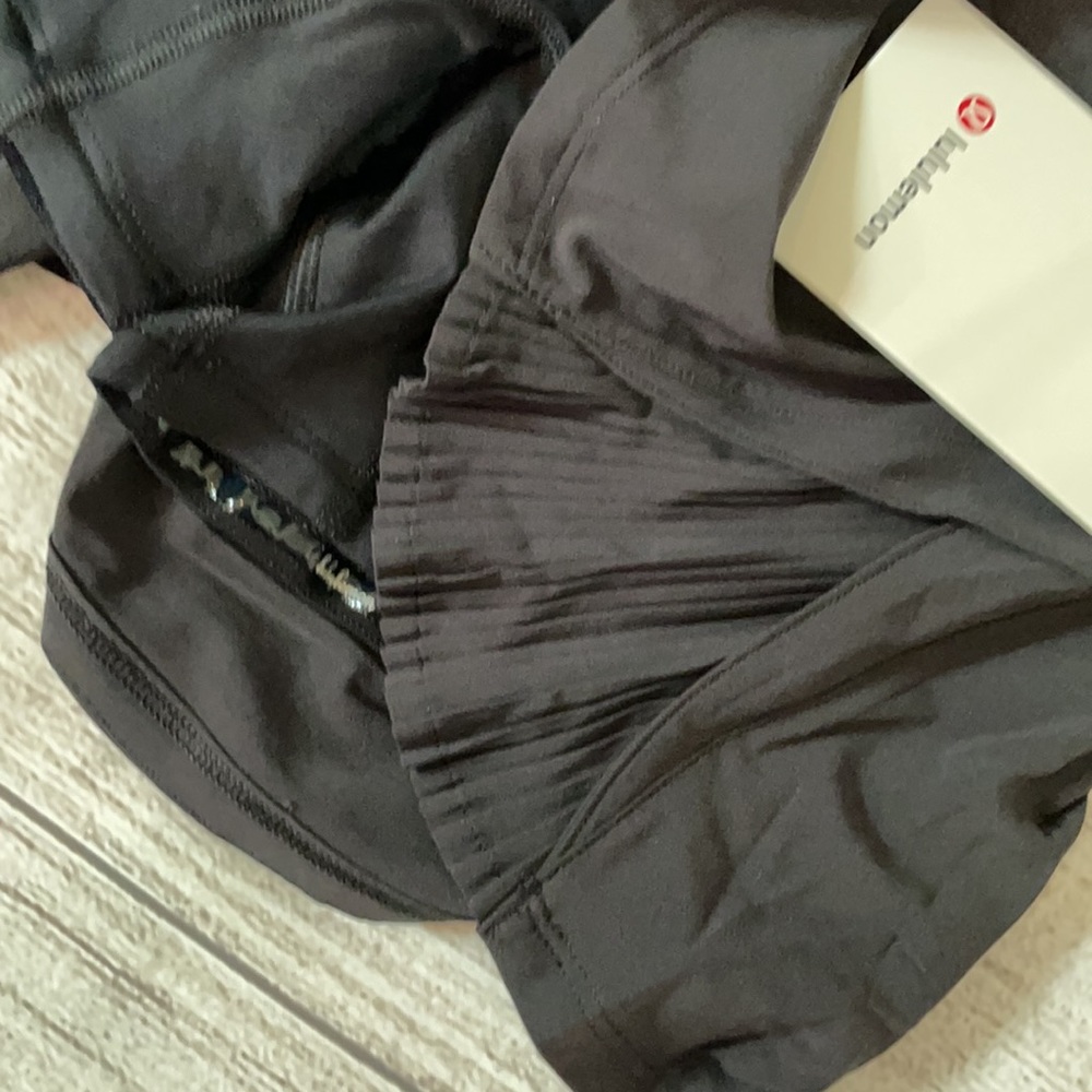 NWT LULULEMON Play Off The Pleats Black size 4 Regular - Picture 3 of 13